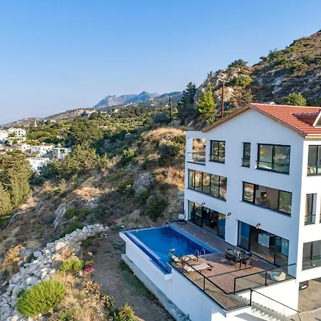Villa Spectacular In Kyrenia