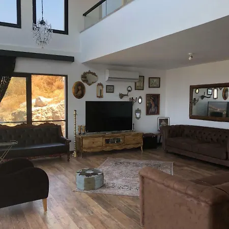 Spectacular In Kyrenia Villa Kerínia
